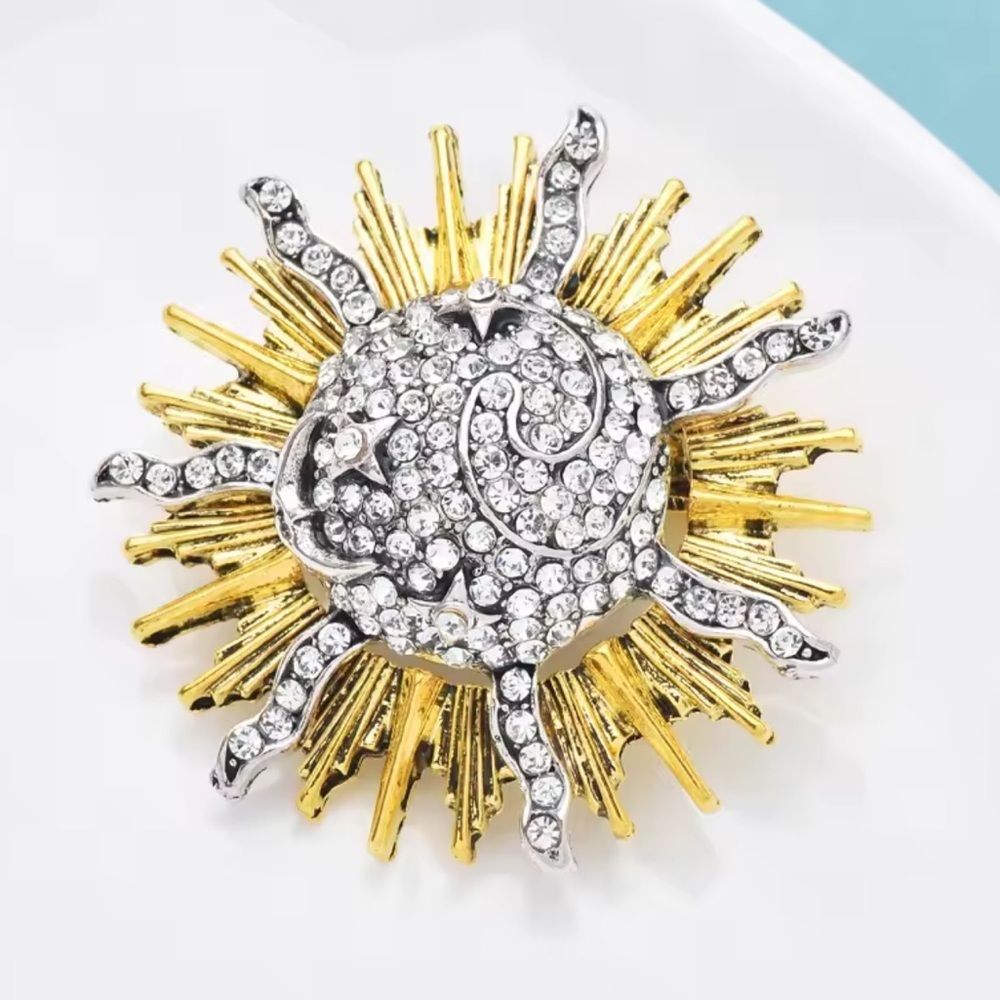 Vintage Gold Sunburst Crystal Brooch – Radiant Statement Pin - Picture 3 of 9